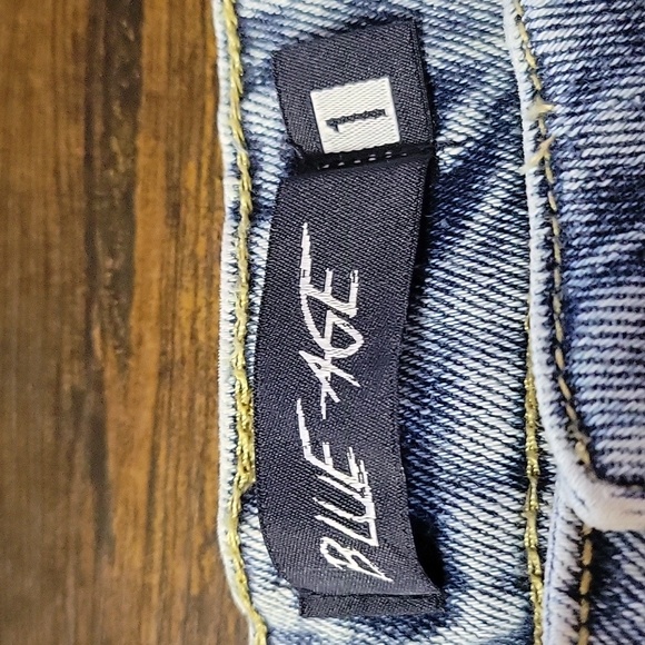 Trendy High Rise Distressed Jeans - Picture 2 of 7